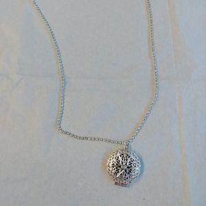 Aromatherapy necklace
